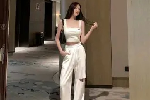 范冰冰深夜晒美照变花姑娘疑似心情大好婚事近
