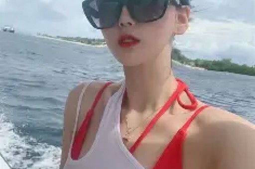 虞书欣赵露思互撕？换头像发动态暗讽内娱明星抢资源太狠了！